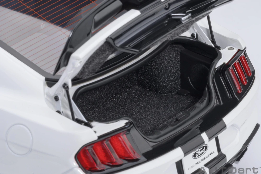 Ford Mustang Shelby GT500 Coupe 2023 Oxford white 1:18 AUTOart