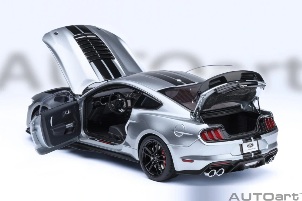 Ford Mustang Shelby GT500 Coupe 2023 iconic silver 1:18 AUTOart