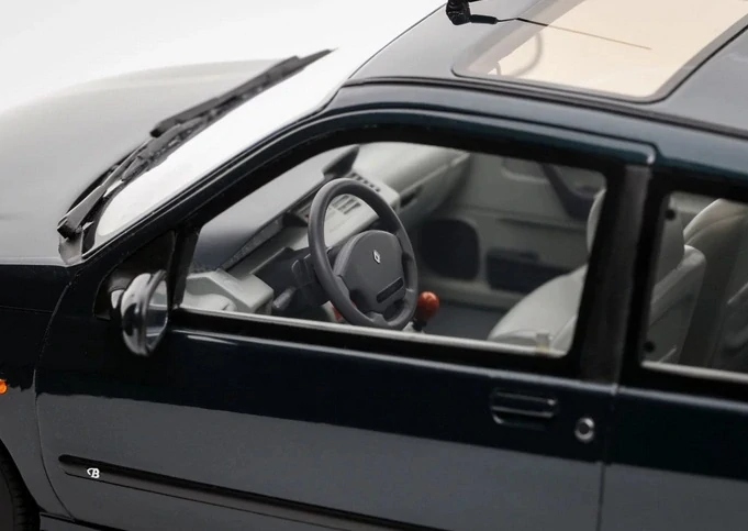 Renault Clio Baccara 1.8 1995 Abyss Green 1:18 OttOmobile