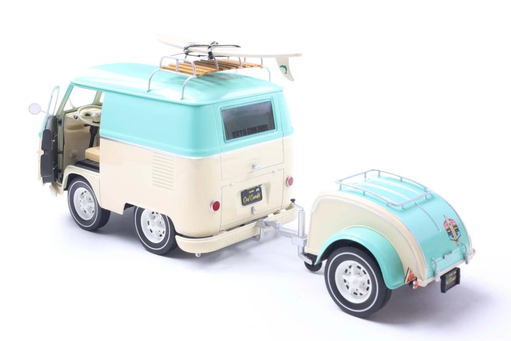 Volkswagen Cool Combi 2024 mint green/white 1:18 Solido