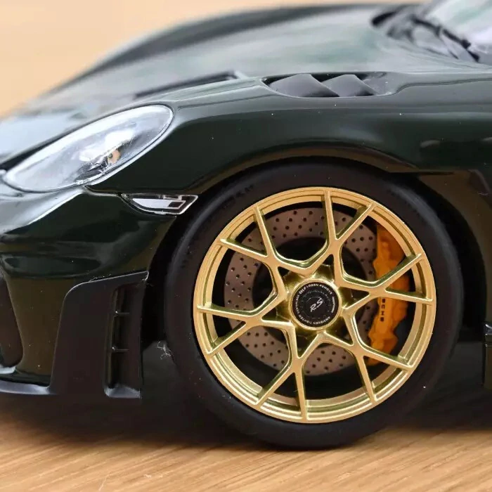 Porsche Cayman GT4 RS with Weissach 2023 brewster green 1:18 Norev