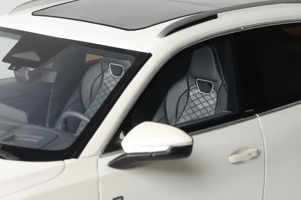 Volkswagen Tiguan E TSI R-Line 2024 Oryx white pearl 1:18 OttOmobile