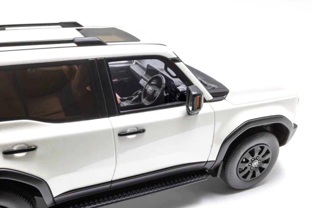 Toyota Land Cruiser 250 2024 white 1:18 Kyosho