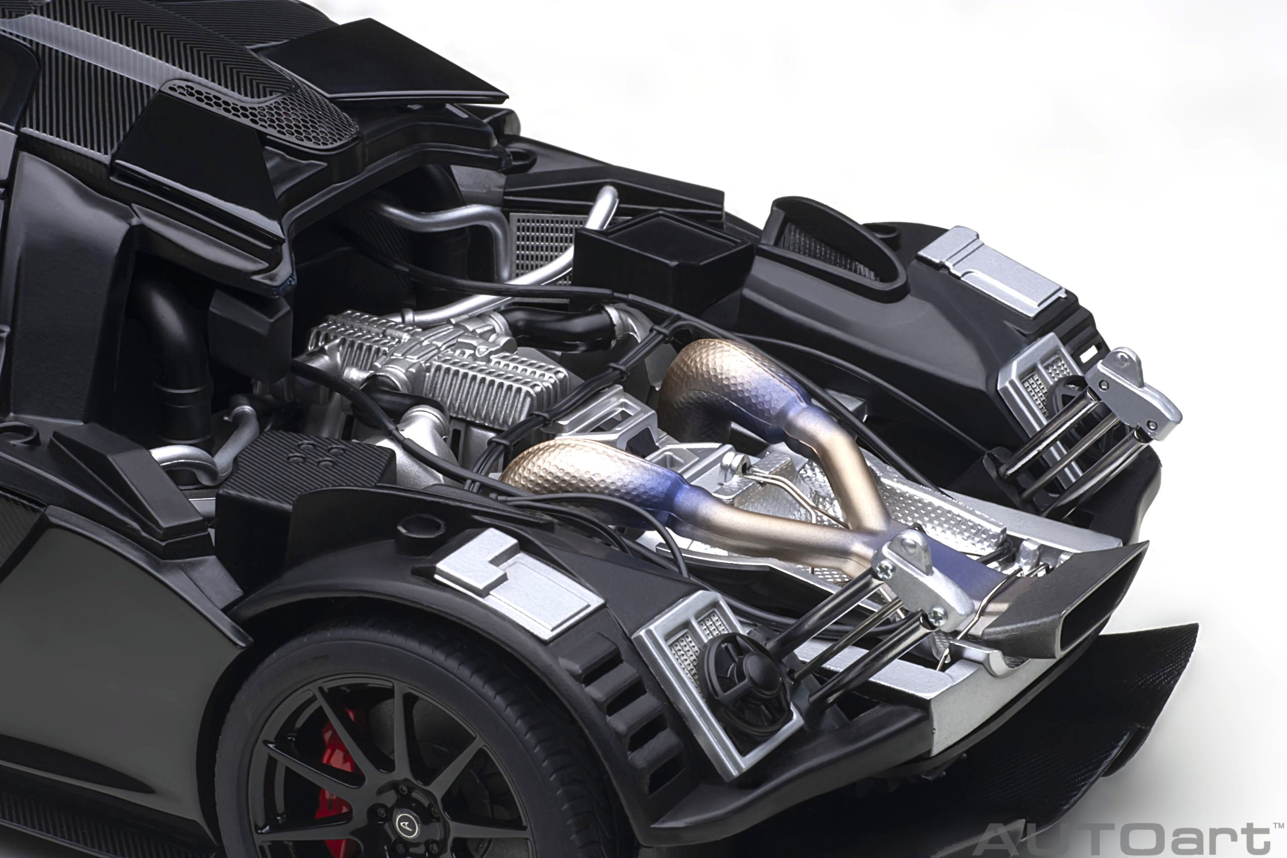 McLaren P1 2013 fire black/red/black interior 1:18 AUTOart