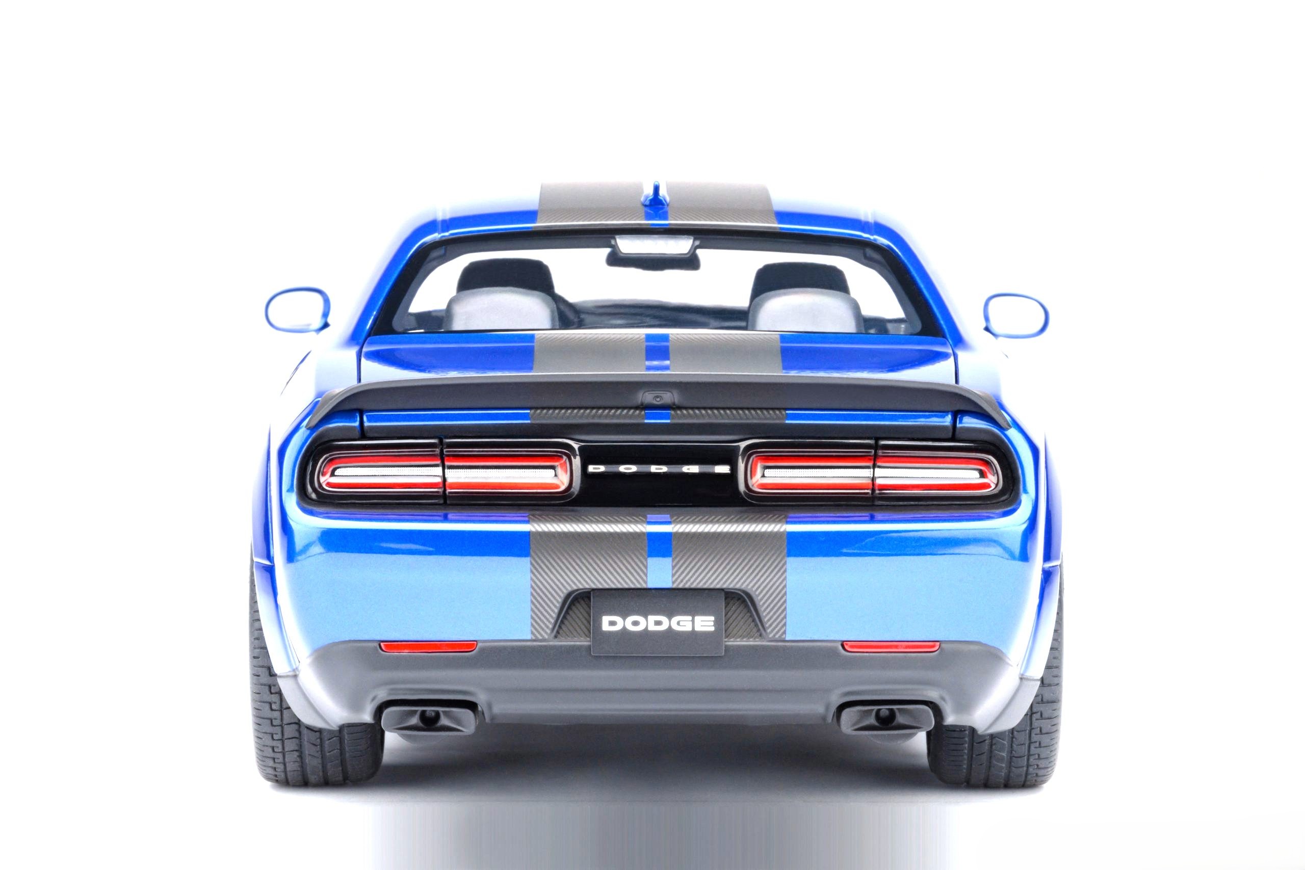 Dodge Challenger SRT Jailbreak 2022 blue 1:18 AUTOart