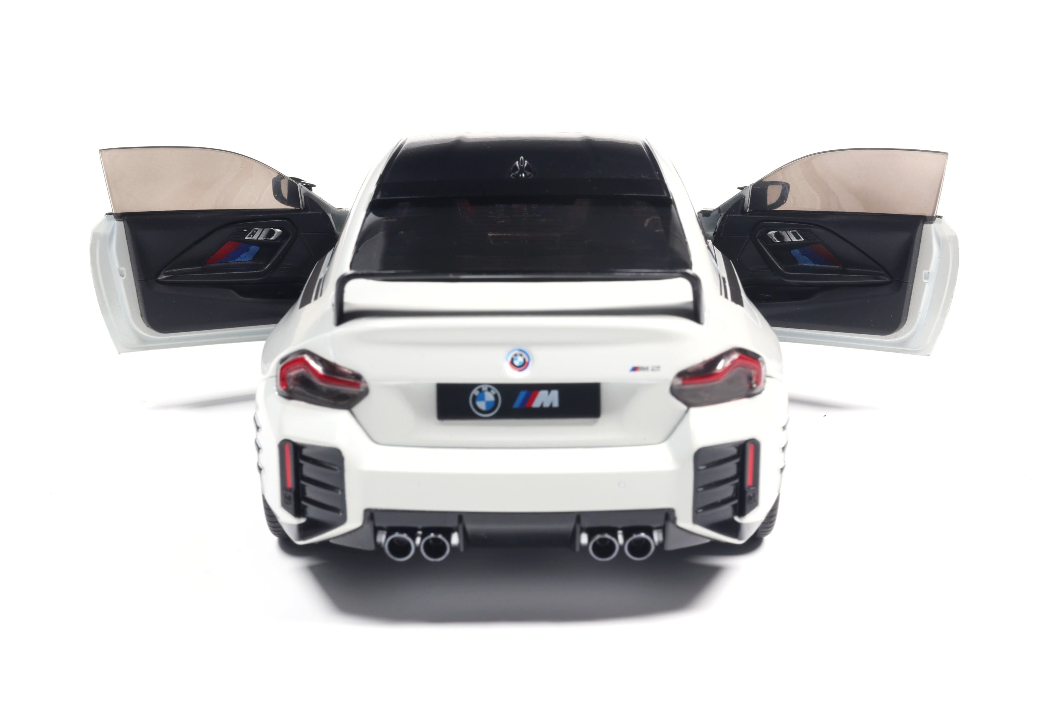 BMW M2 Performance Parts 2025 white 1:18 Solido