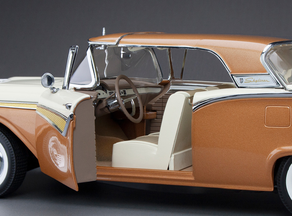 Ford Fairlane 500 Skyliner 1957 bronze/colonial white 1:18 Sun Star
