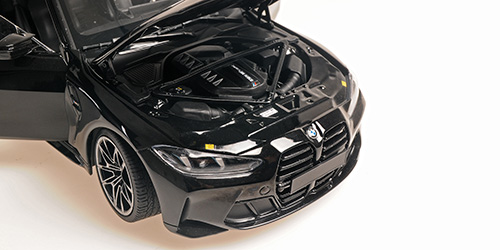 BMW M4 2024 black metallic 1:18 Minichamps