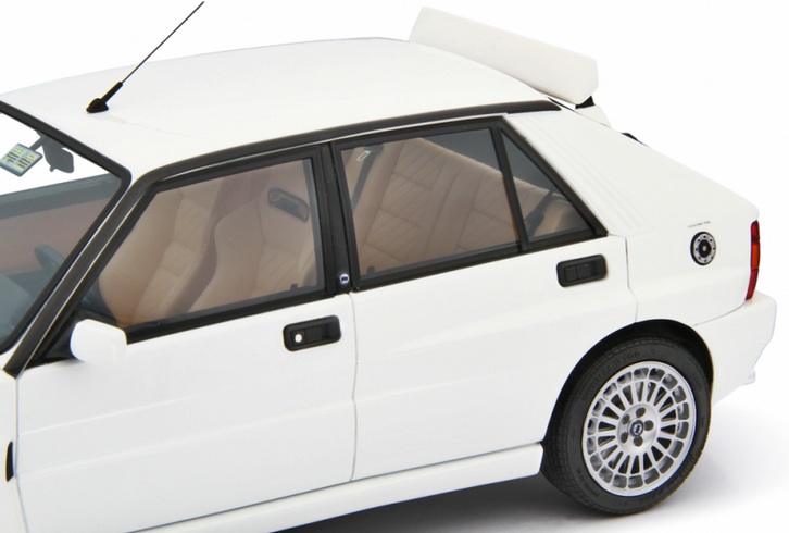 Lancia Delta HF Integrale EVO II 1992-94 white 1:18 Laudoracing Model