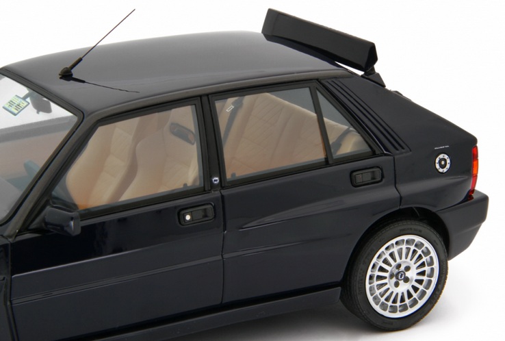 Lancia Delta HF Integrale EVO II 1992-94 dark blue 1:18 Laudoracing Model