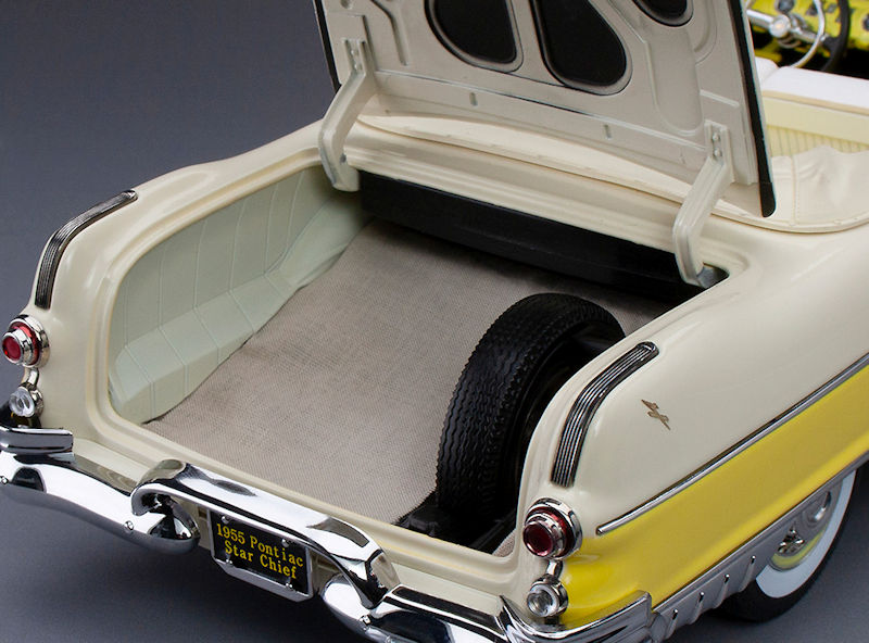 Pontiac Star Chief Open Convertible 1955 white mist/avalon yellow 1:18 Sun Star