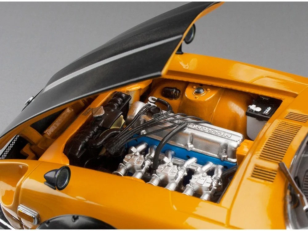 Datsun Fairlady Z S30 RHD 1970 orange/carbon 1:18 Sun Star