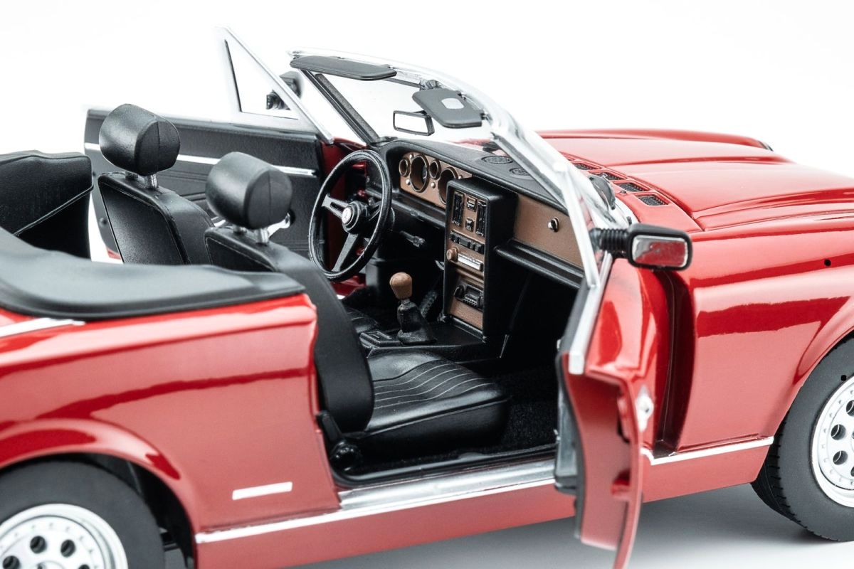 Pininfarina Spider Europa 1982 red 1:18 Touring Modelcars