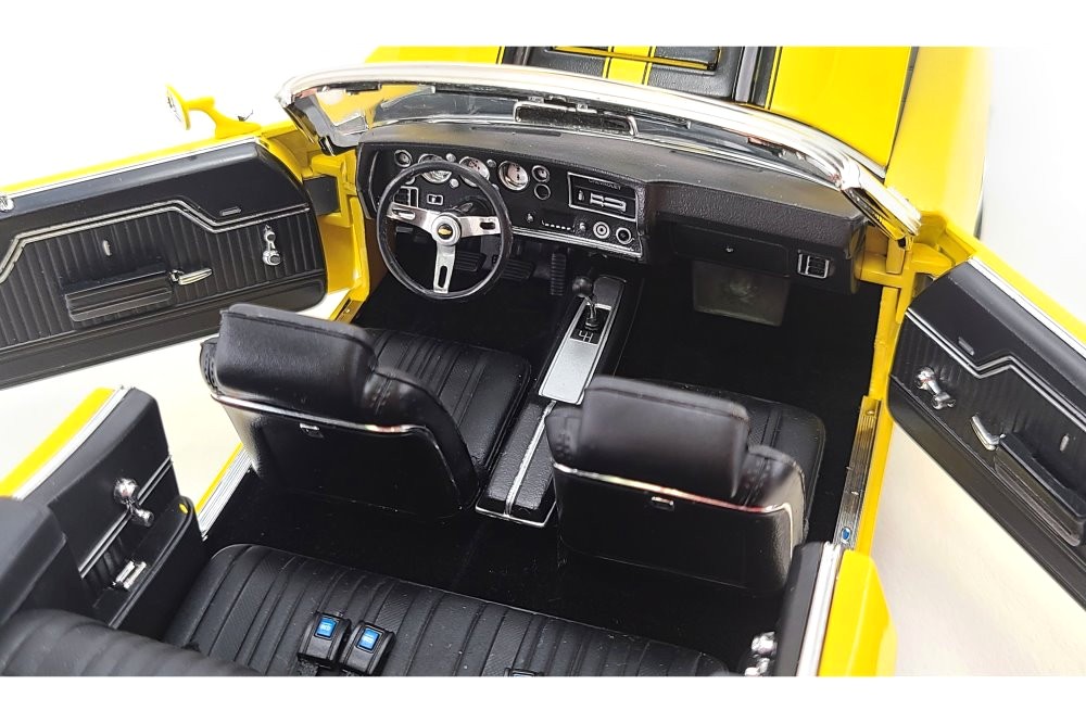 Chevrolet Chevelle SS Convertible Restomod 1970 bright red/gunmetal stripes 1:18 Acme Diecast