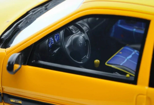 Citroën Saxo 1.4 BIC Phase 2 2000 orange mango 1:18 OttOmobile