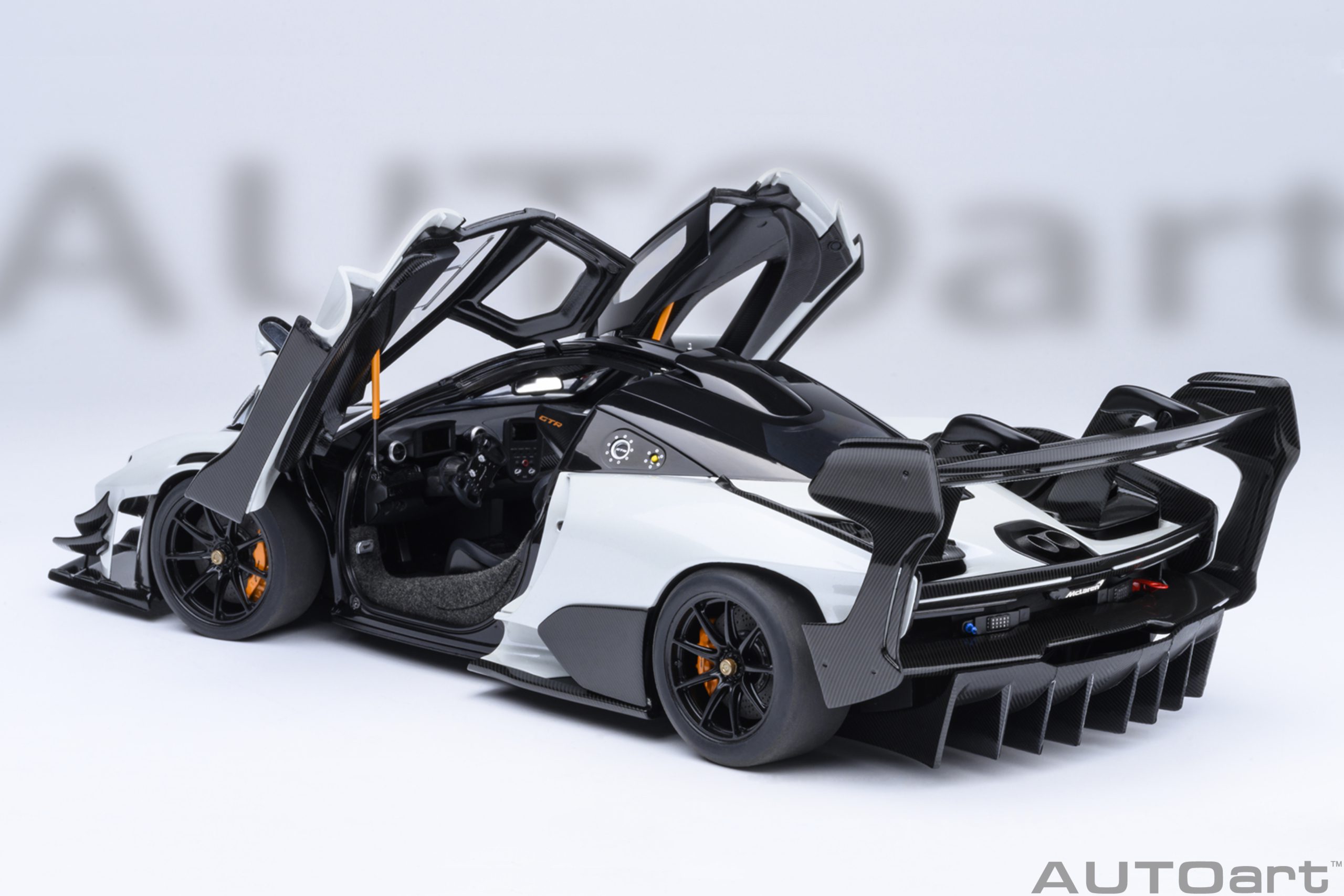 McLaren Senna GTR 2021 silica white 1:18 AUTOart