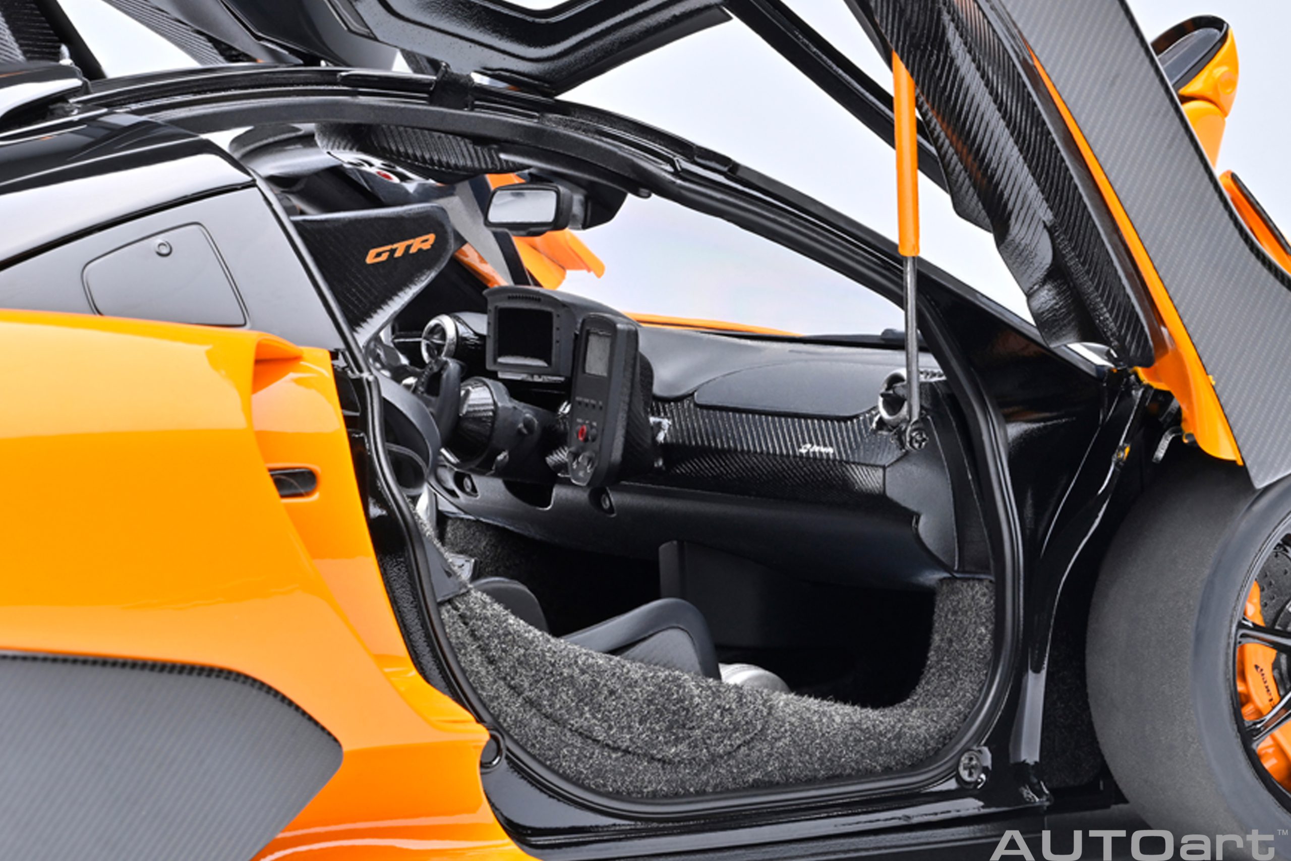 McLaren Senna GTR 2021 orange 1:18 AUTOart