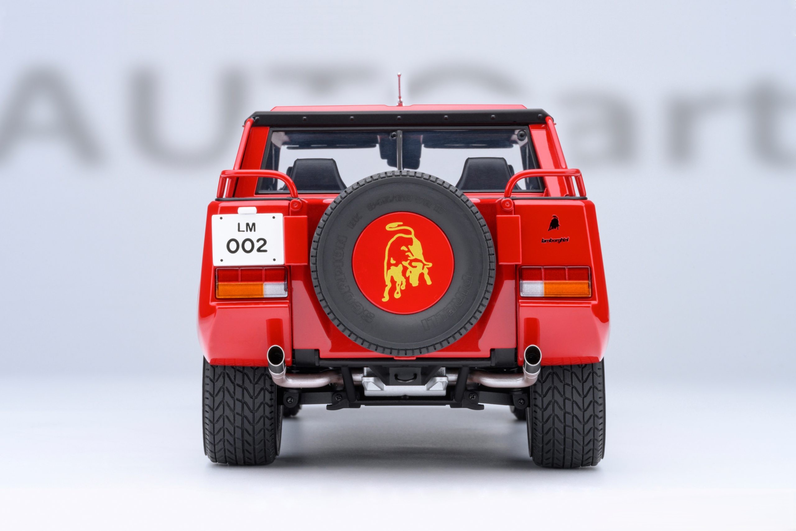 Lamborghini LM002 red 1:18 AUTOart