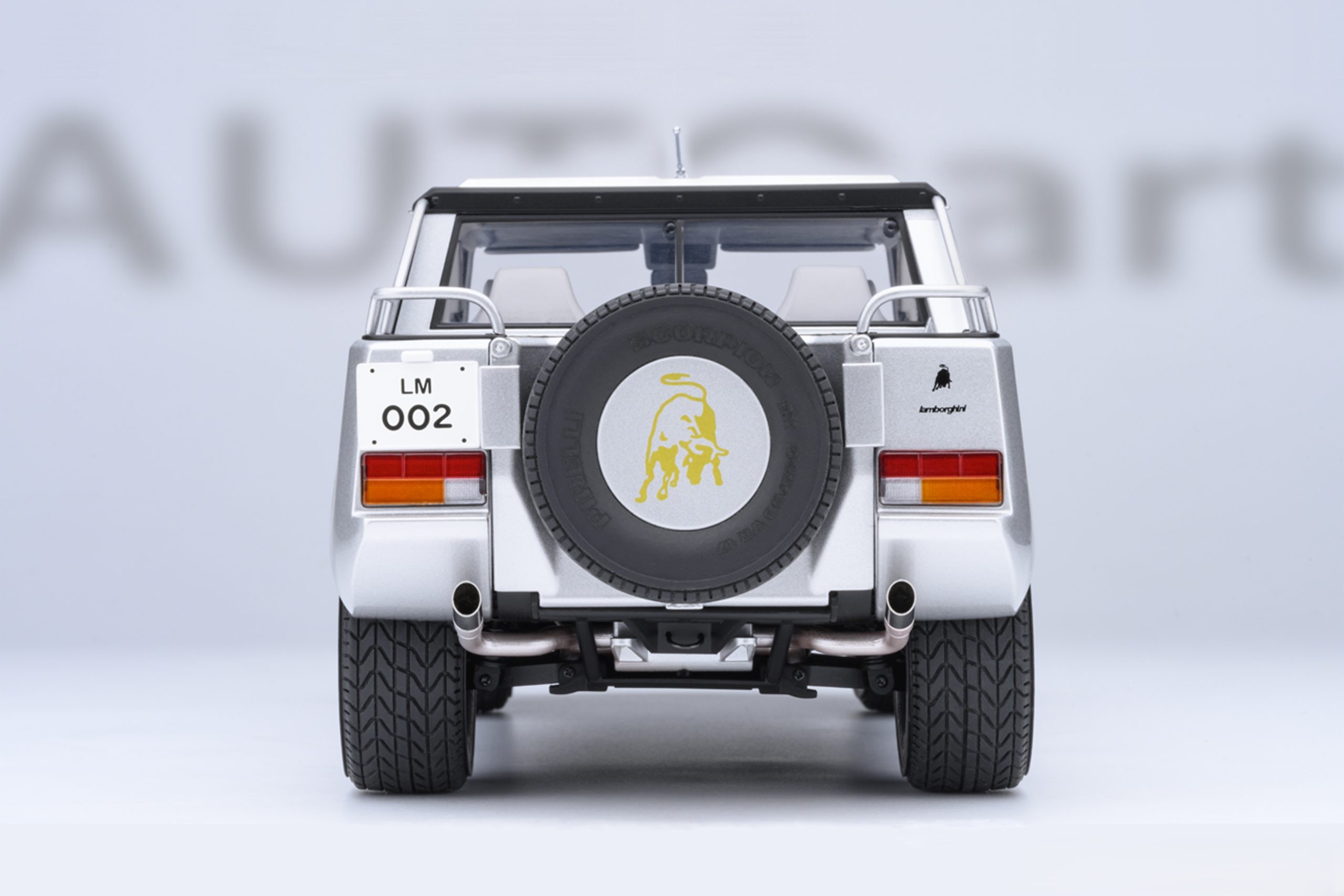 Lamborghini LM002 silver metallic 1:18 AUTOart