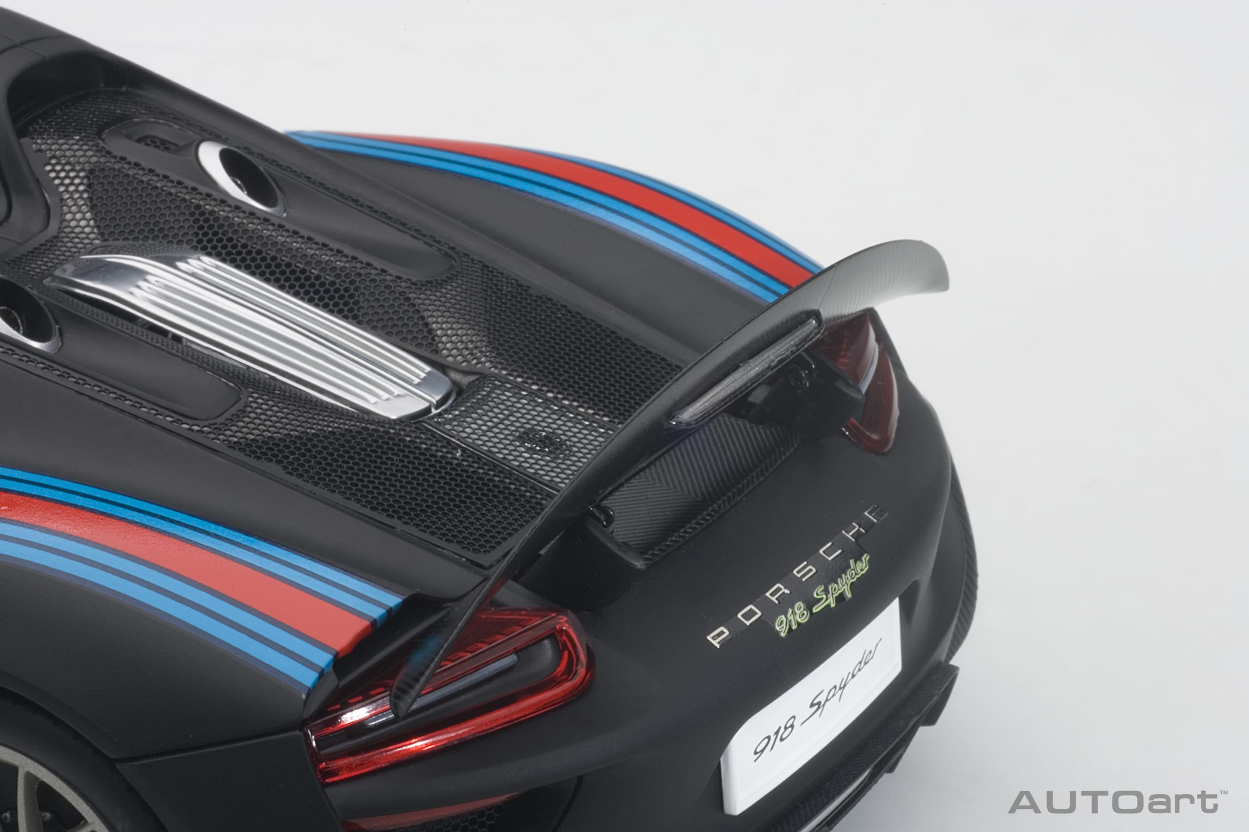 Porsche 918 Spyder 2013 Weissach Package black /Martini 1:18 AUTOart