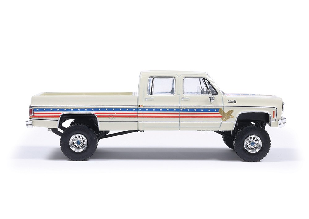 Chevrolet Custom Deluxe K30 Fleetside 1976 *July 4th Exclusive* 1:64 Ixo America