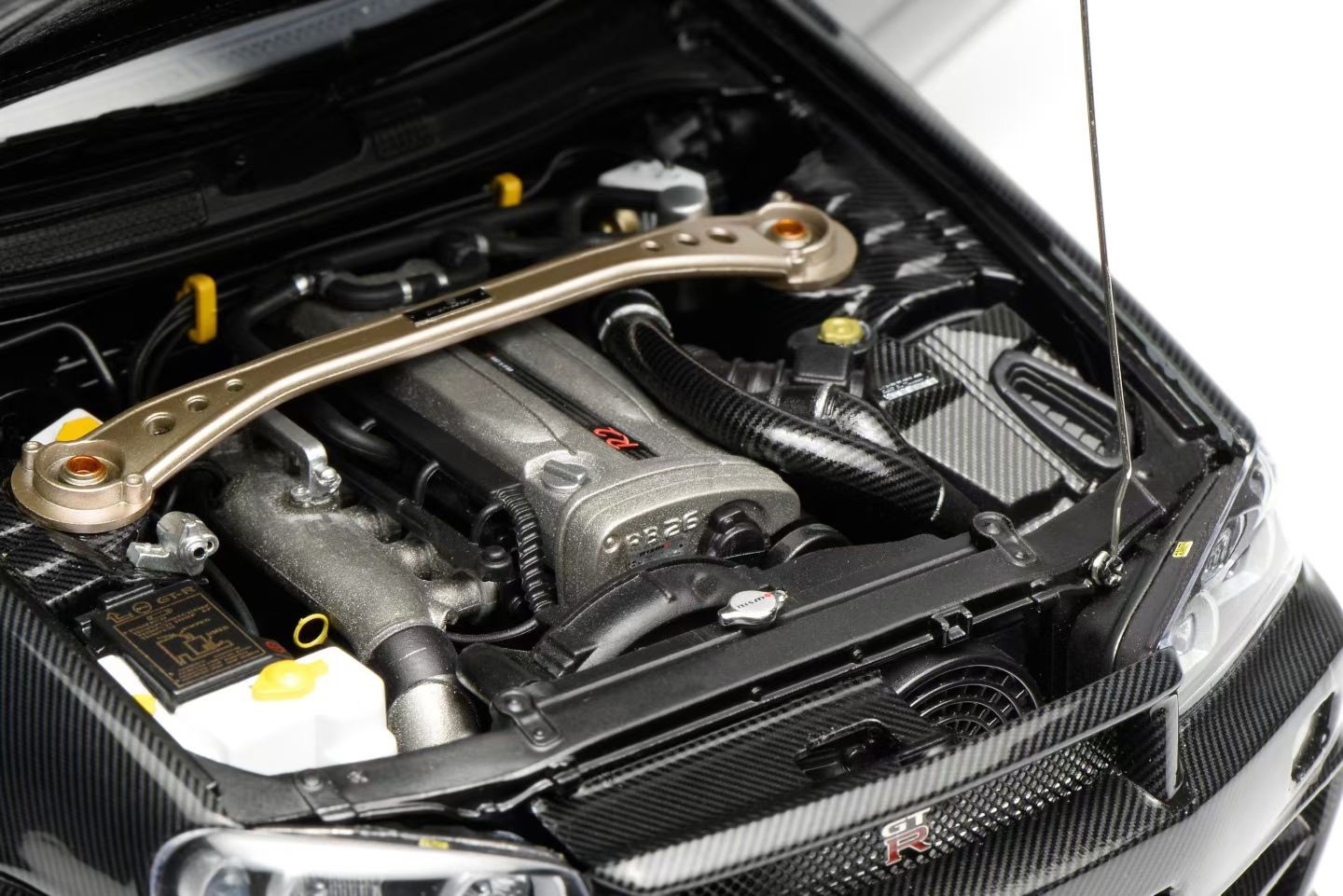 Nissan Skyline GT-R R34 Coupe Customized Version 1999 full carbon fibre version 1:18 Motorhelix