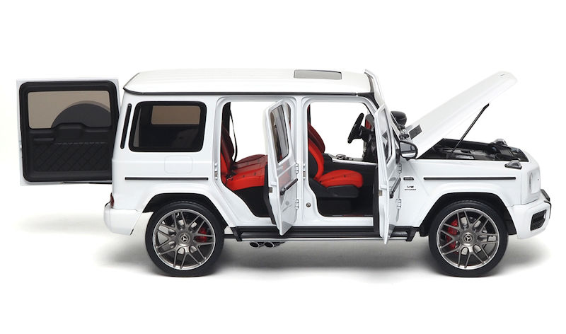 Mercedes-AMG G63 W463 2022 opalith white 1:18 Almost Real