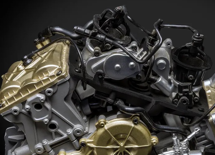 Ducati Superquadro V2 Engine Model Kit 1:4 Pocher