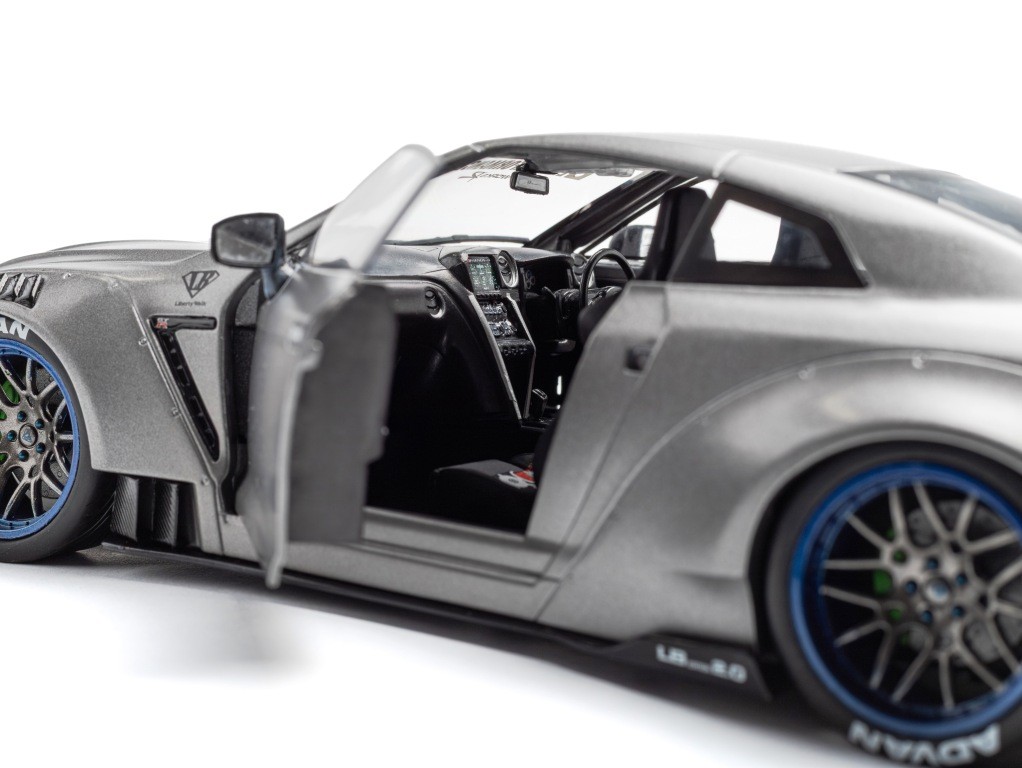 Nissan GT-R R35 Liberty Walk Body Kit 2.0 2023 silver 1:18 Solido