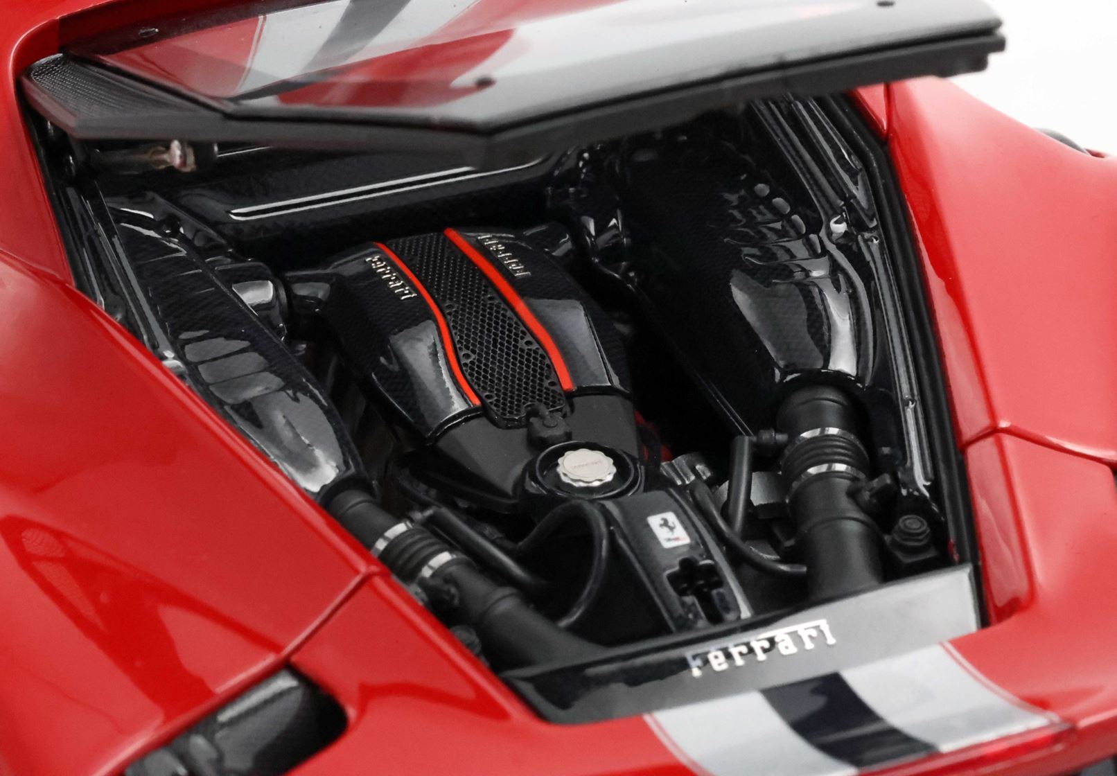Ferrari 488 PISTA Rosso Corsa with stripe 1:18 B.B.R.