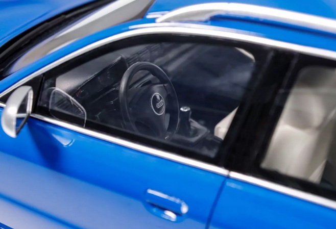 Audi RS 4 B5 2000 Nogaro blue 1:18 OttOmobile