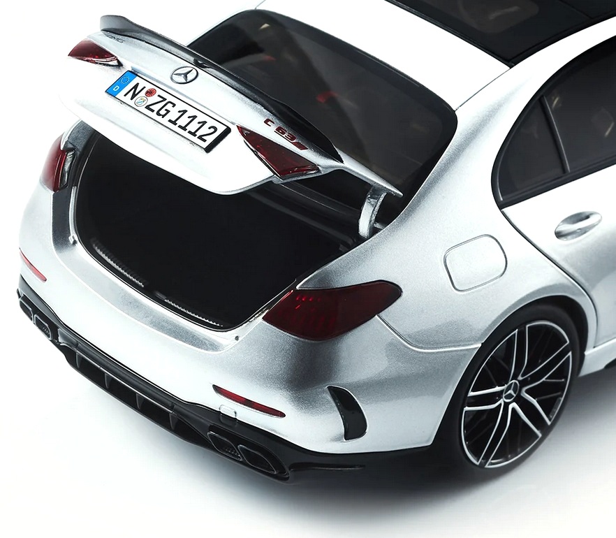 Mercedes-AMG C 63 S E Performance hightech silver 1:18 NZG