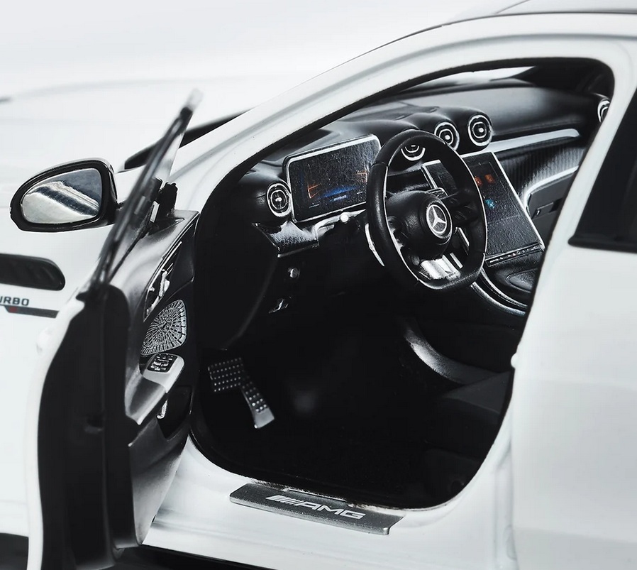 Mercedes-AMG C 63 S E Performance opalith white 1:18 NZG