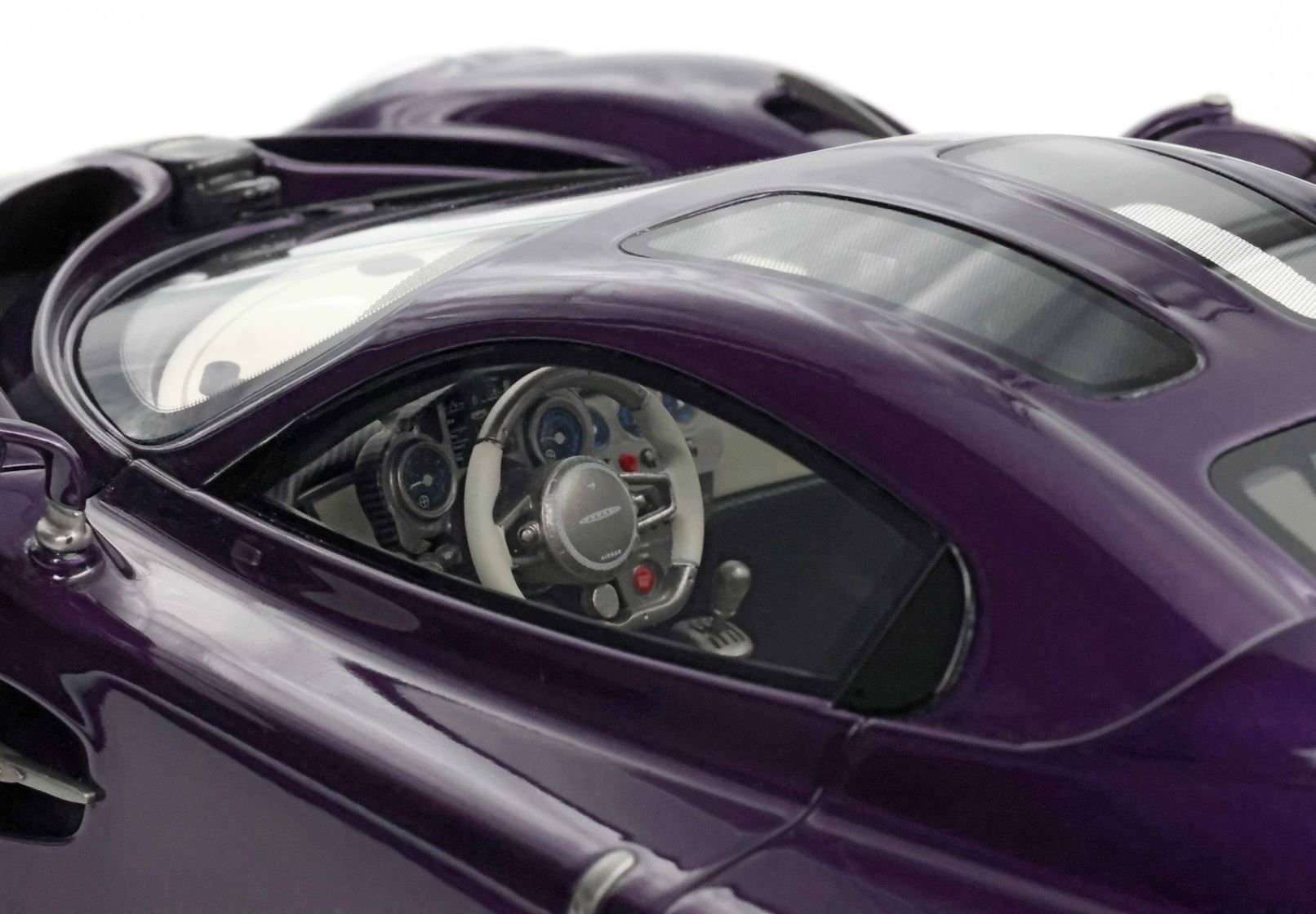 Pagani Utopia Viola Hong Kong 1:18 B.B.R.