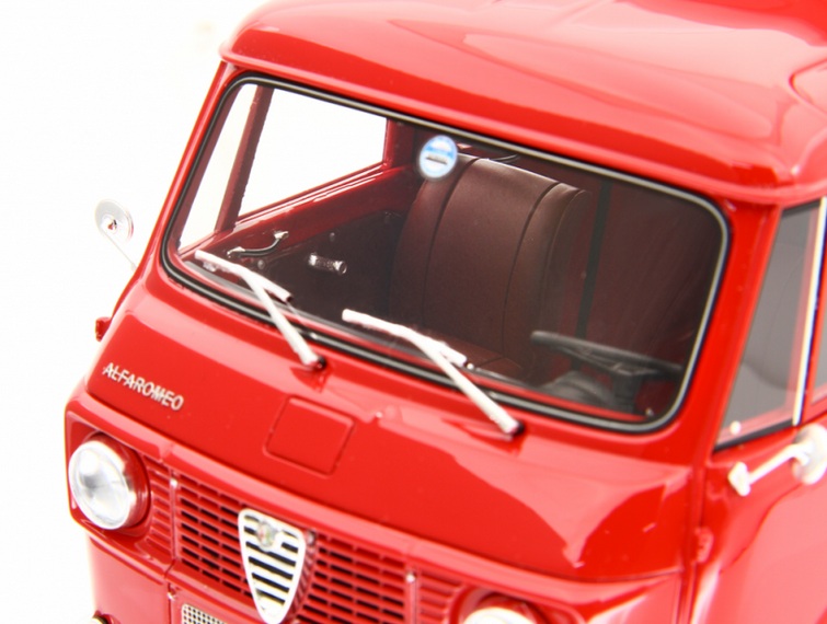 Alfa Romeo F12 High Roof Van 1967 red 1:18 Laudoracing Model