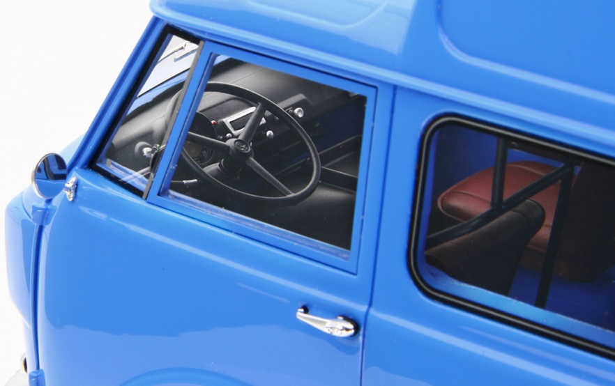 Alfa Romeo F12 High Roof Van 1967 blue 1:18 Laudoracing Model