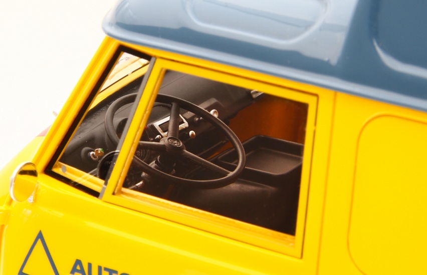 Alfa Romeo F12 High Roof Van Assistance *Autodelta* 1967 yellow 1:18 Laudoracing Model