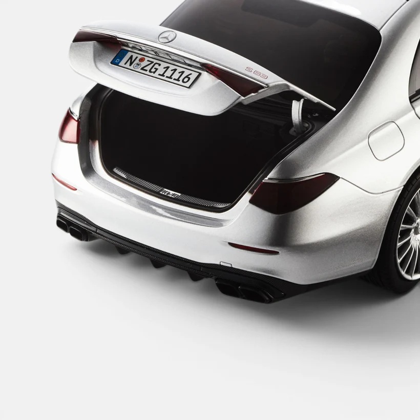 Mercedes-AMG S 63 E Performance hightech silver 1:18 NZG