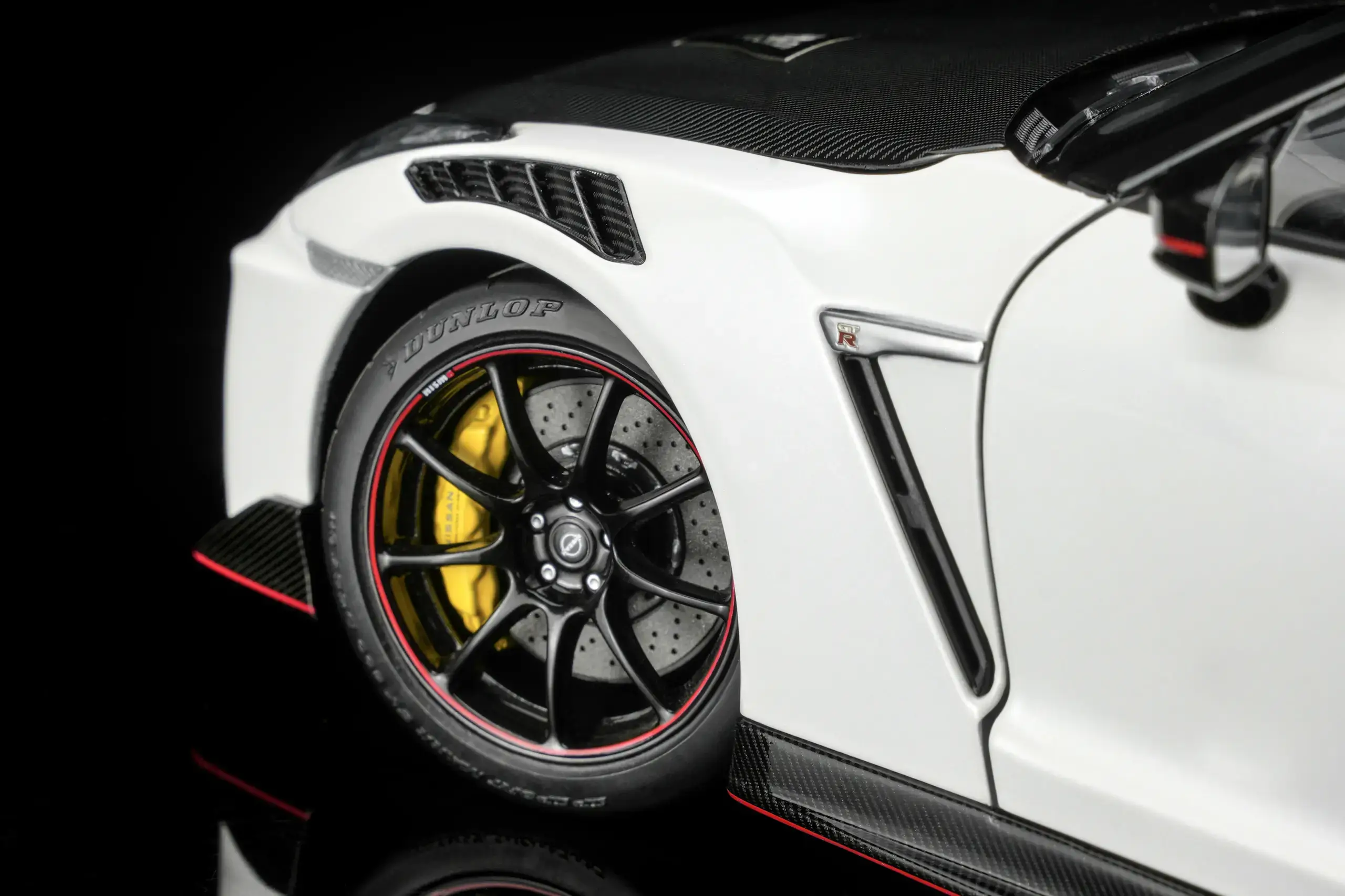 Nissan GT-R Nismo R35 Special Edition 2022 Brilliant White Pearl 1:18 Motorhelix