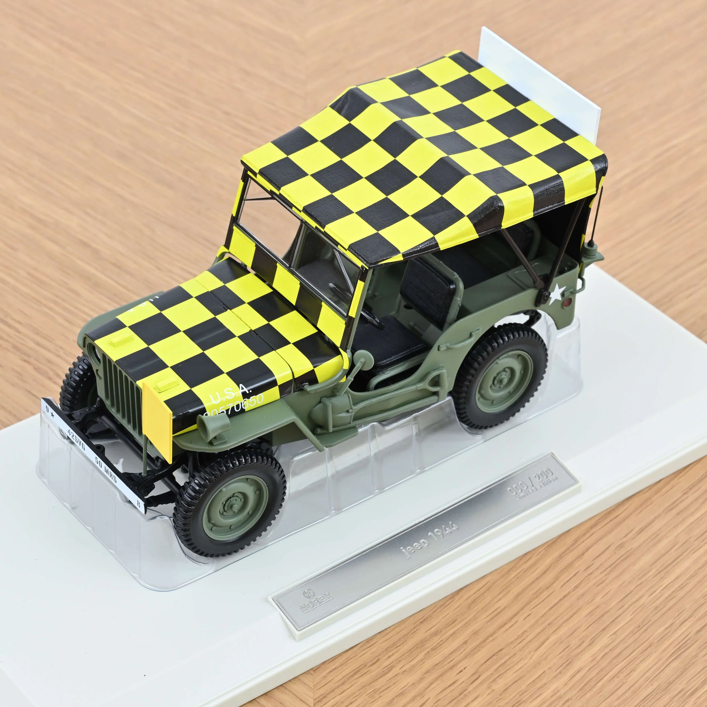 Jeep Willys Army (1944) "Follow Me" 1:18 Norev
