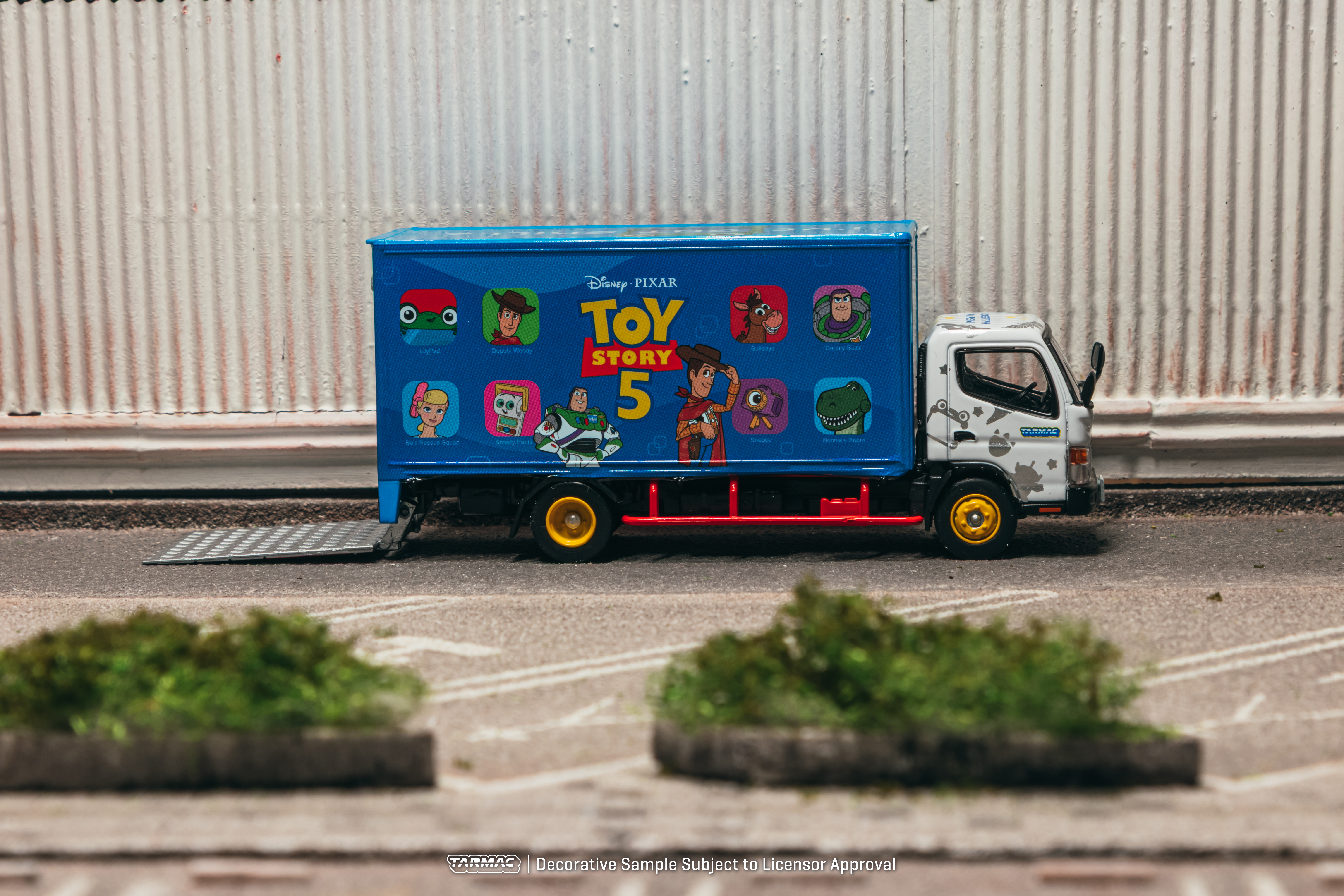 Mitsubishi Fuso Canter *Toy Story 5* 1:64 Tarmac