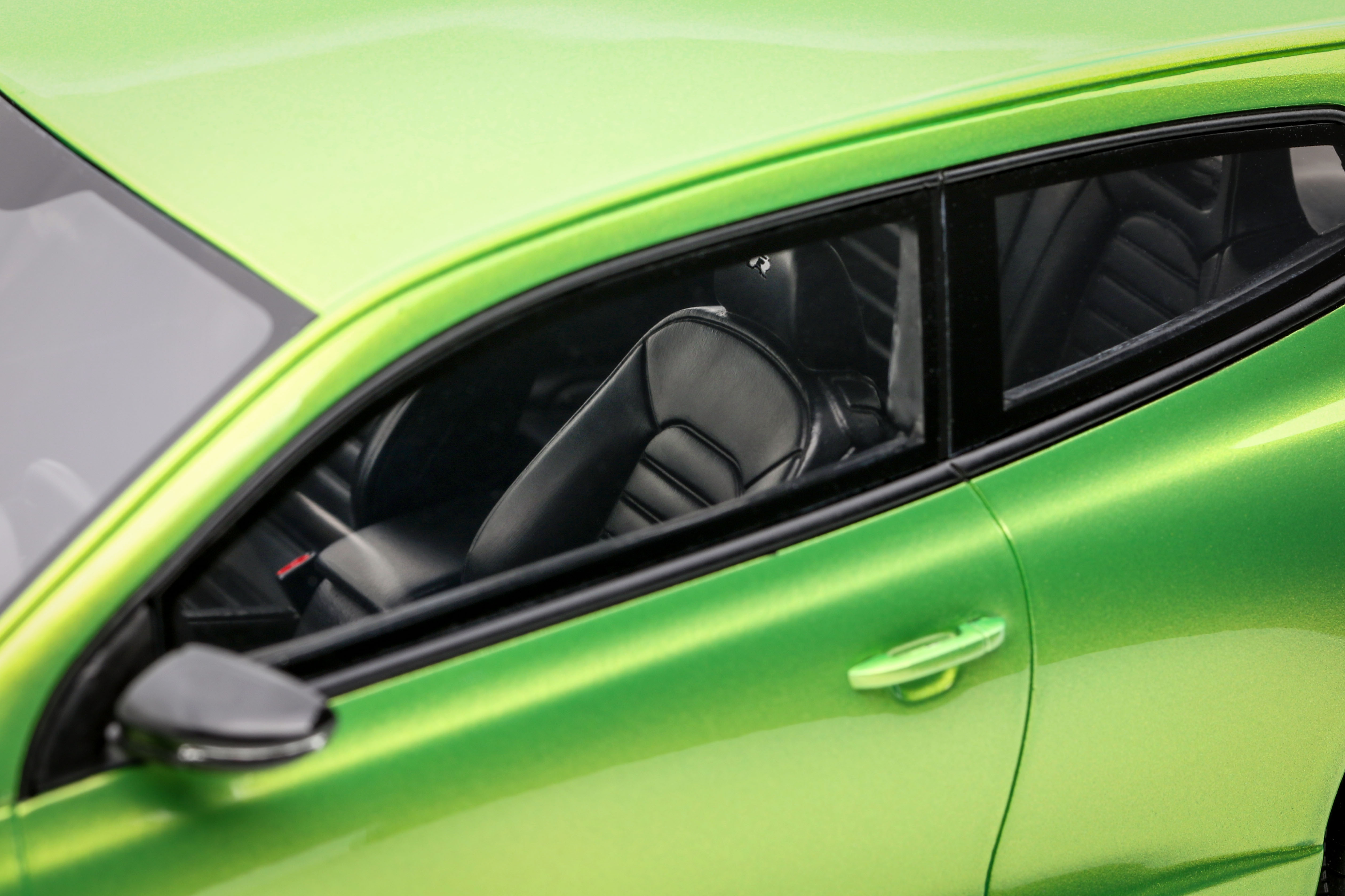 Volkswagen Scirocco 3 PH.1 R 2008 viper green pearl 1:18 OttOmobile