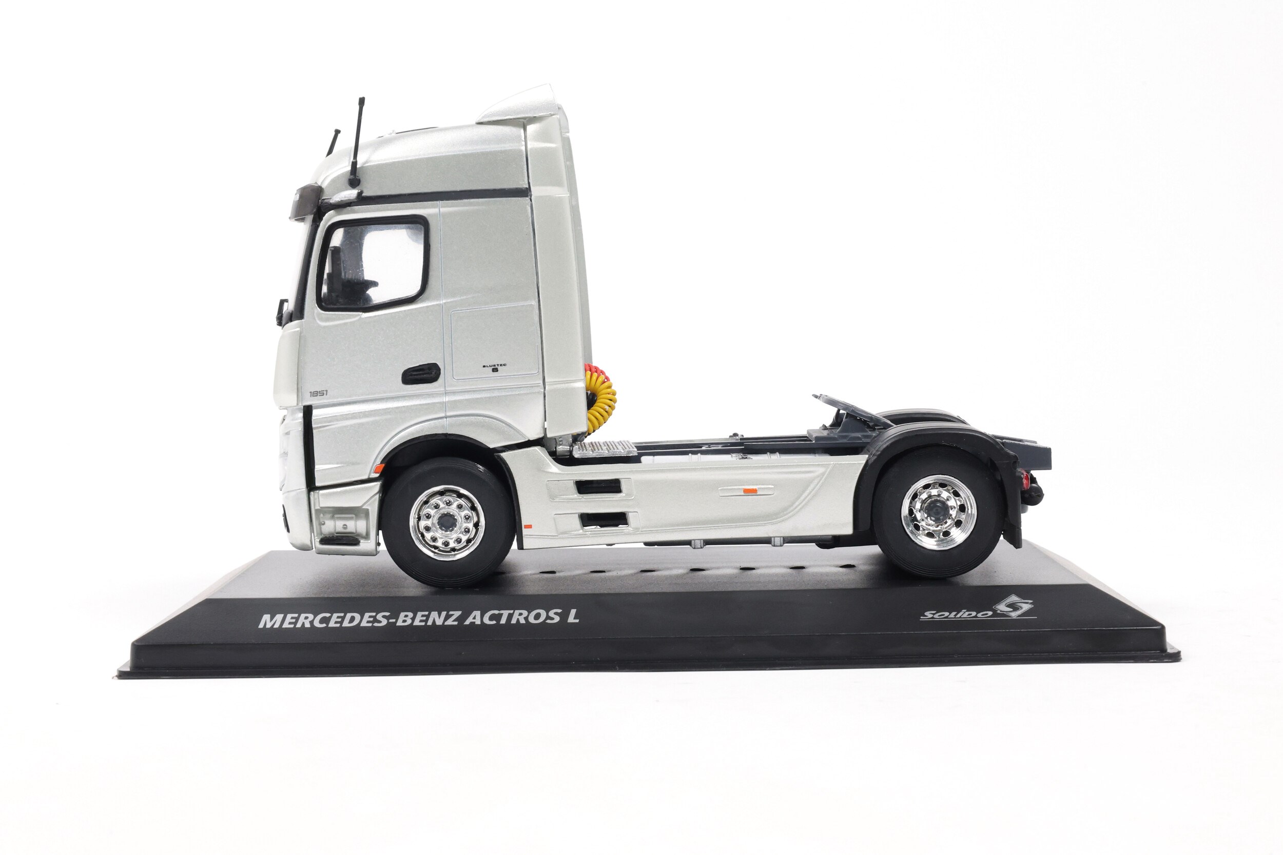 Mercedes-Benz Actros L 2024 silver 1:43 Solido