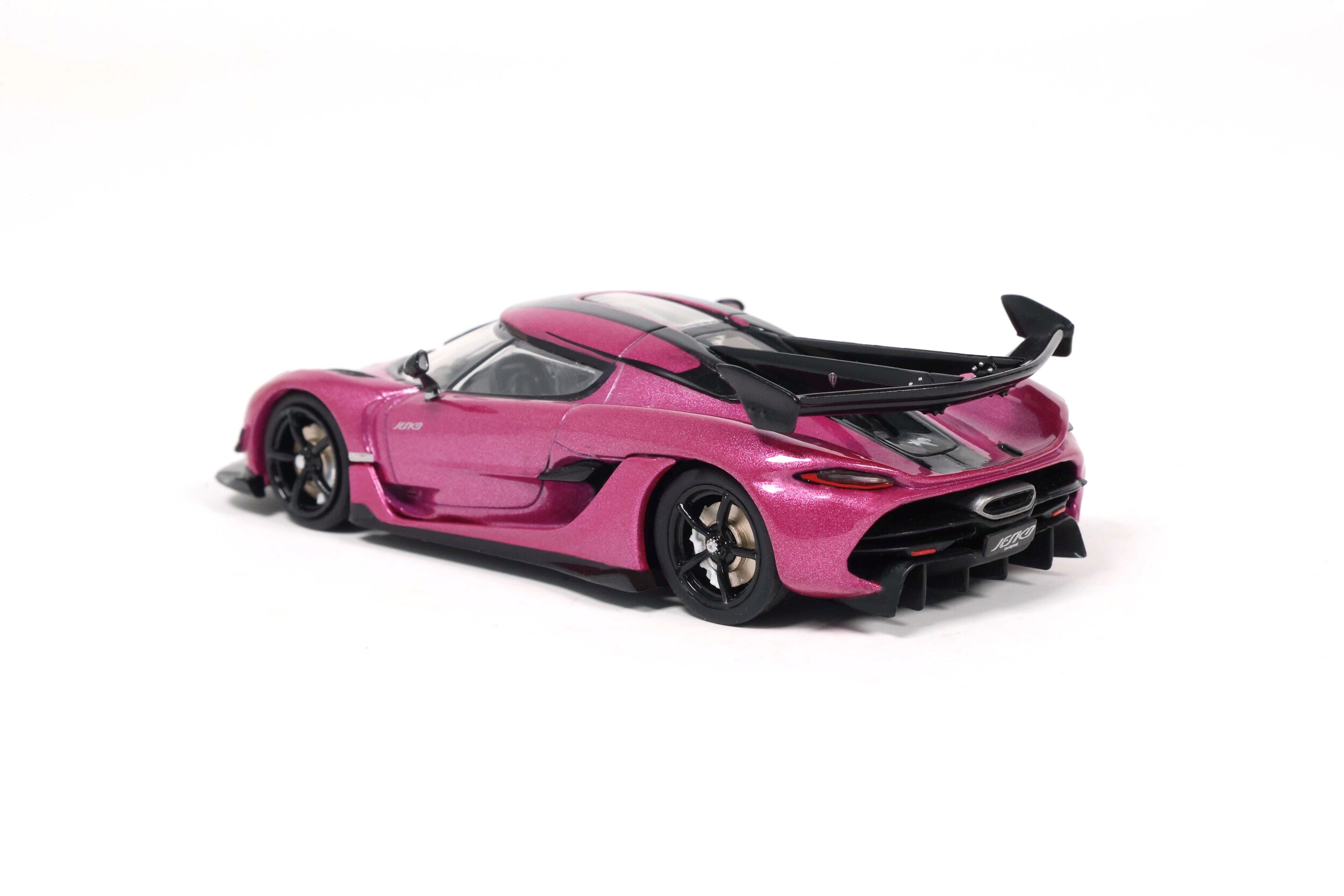 Koenigsegg Jesko 2022 Purple 1:43 Solido