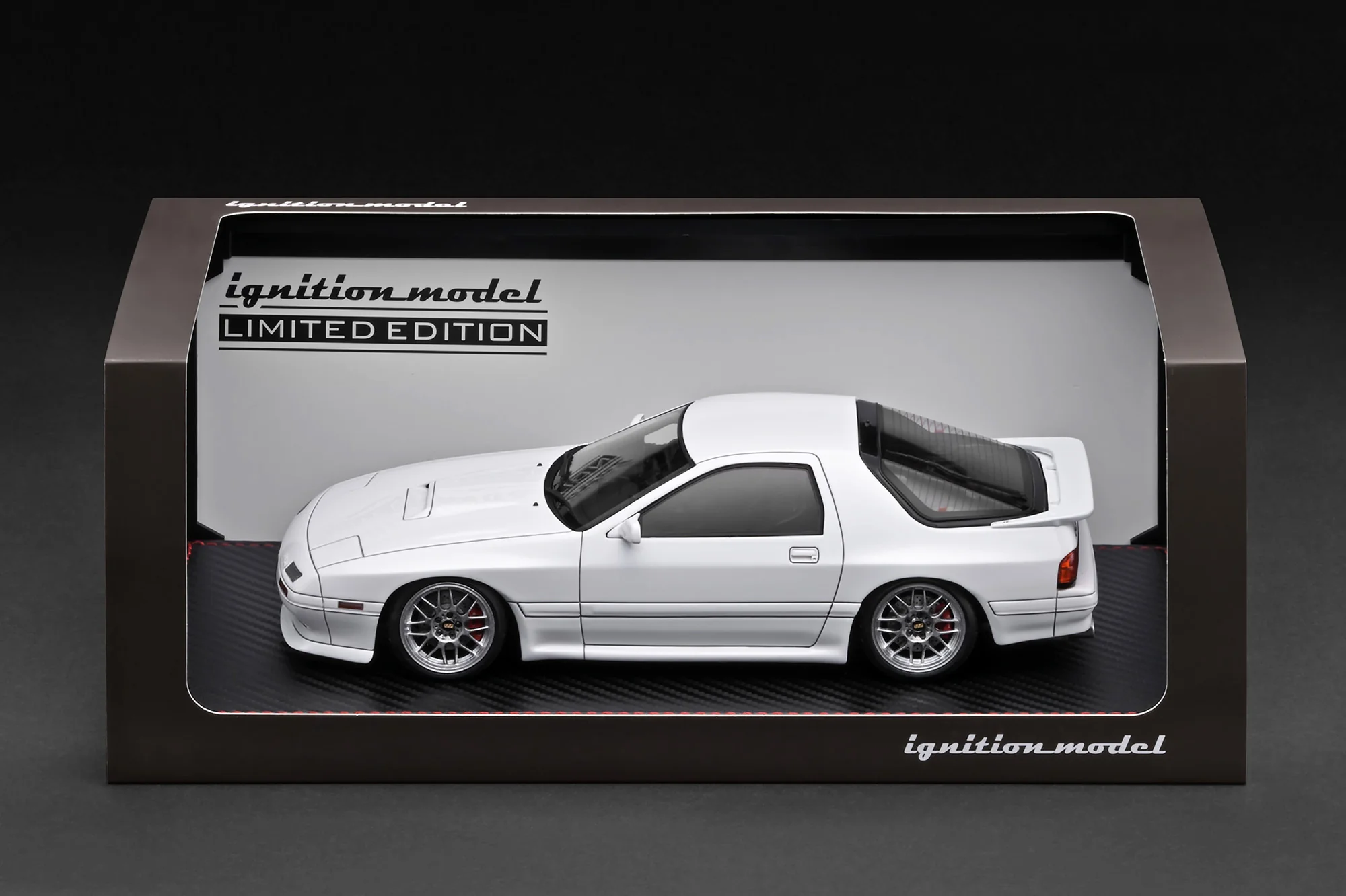 Mazda Savanna RX-7 Infini FC3S with 13B Engine white 1:18 Ignition Model