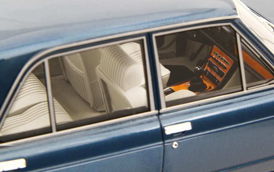 Fiat 130 Berlina 1971 blue 1:18 Laudoracing Model