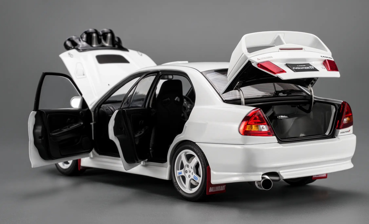 Mitsubishi Lancer EVO IV GSR Base Rally 1999 1:18 Motorhelix