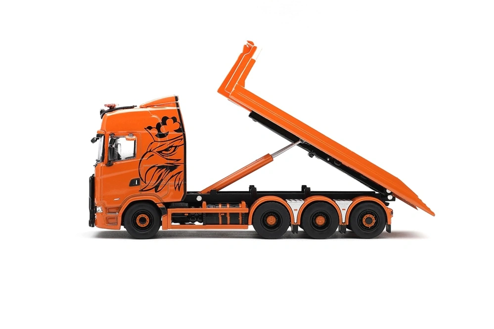 Scania 770S B8x4NA Hooklift Flatbed 2025 orange 1:64 Mini GT