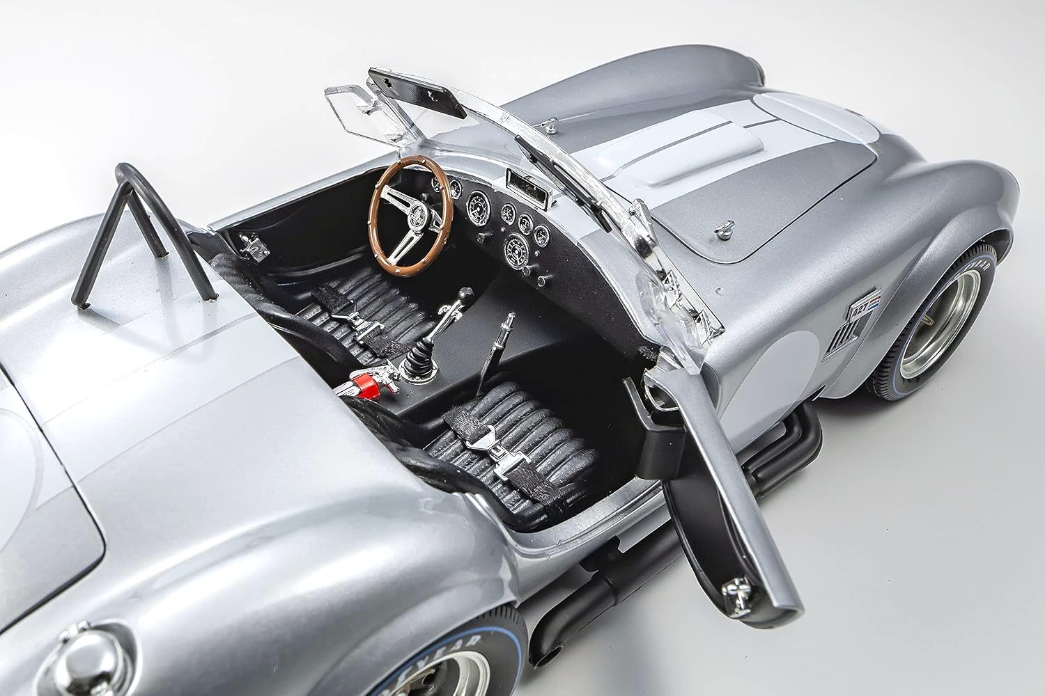Shelby Cobra 427 S/C silver/white 1:18 Kyosho