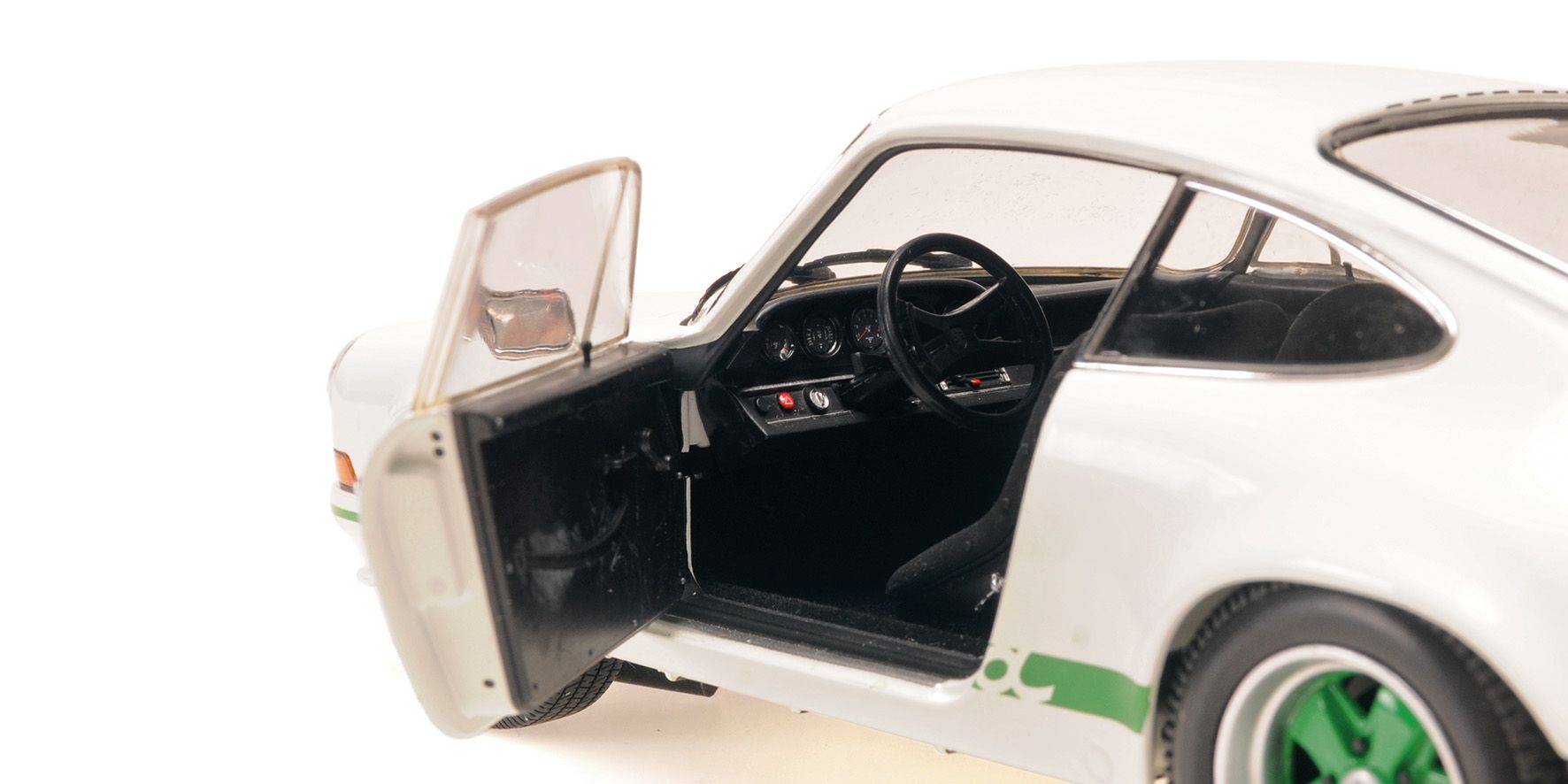 Porsche 911 Carrera RS 1975 white 1:18 Minichamps